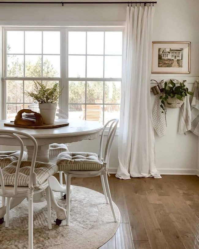 White Round Wood Table Farmhouse