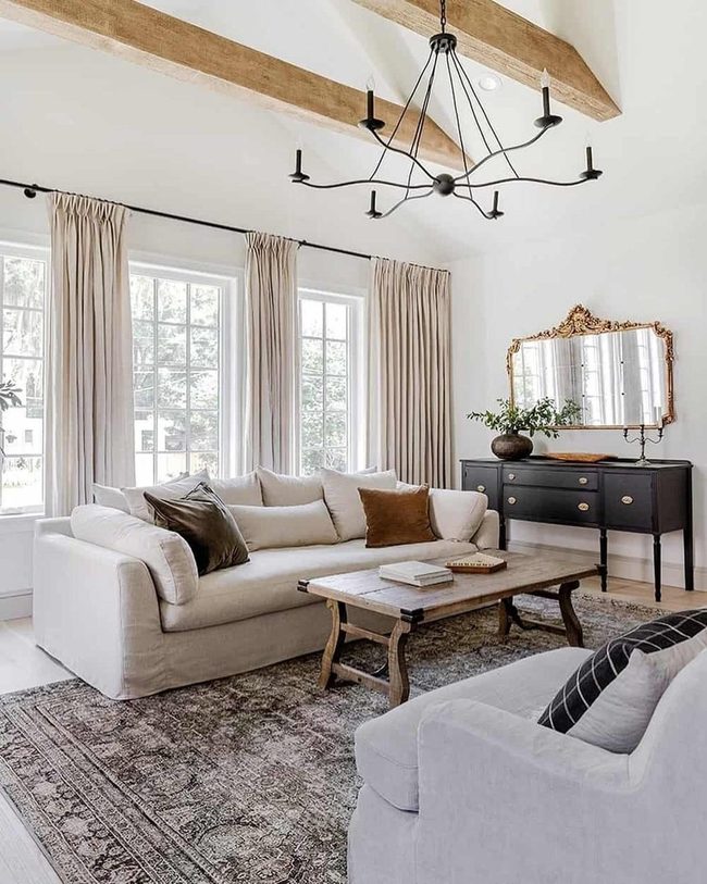 Soaring Ceilings With Contemporary Light