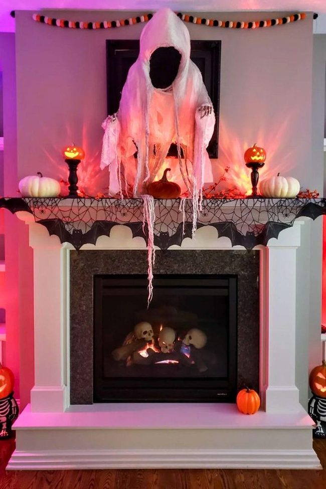 Black And White Halloween Mantle