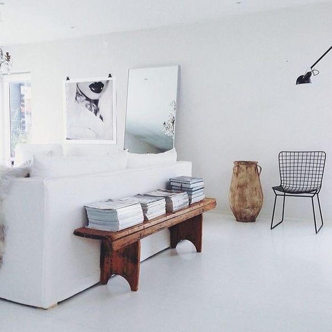 Large Mirror Amplifies Minimal White Space