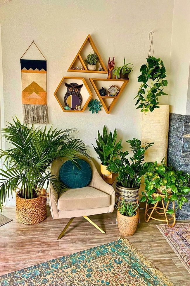 Green Layer Corner With Woven Baskets