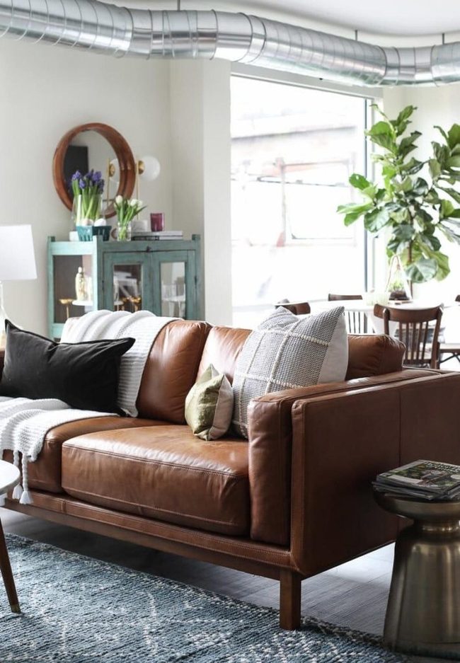 Leather Sofas With Layered Warmth