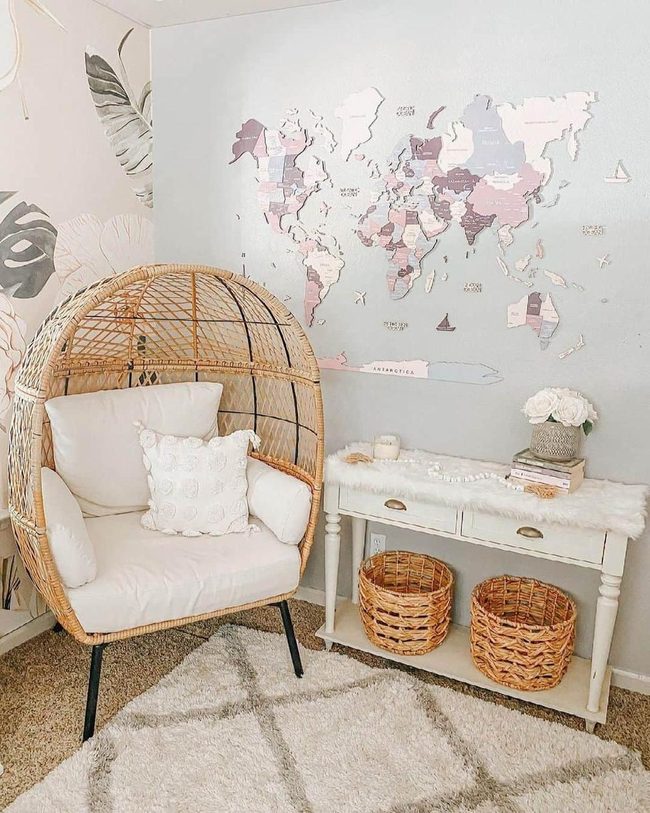 Colorful Map Bedroom Escape