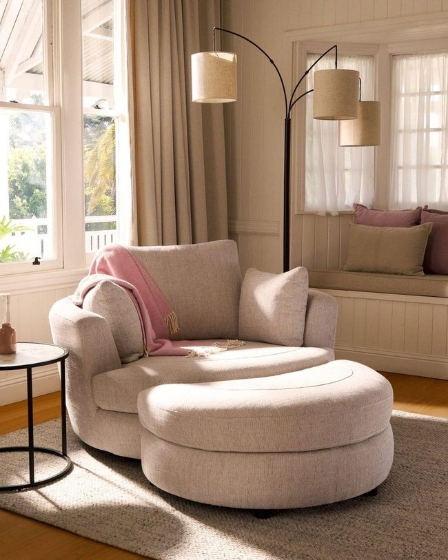 Light Wood Workspace In Neutral Tones