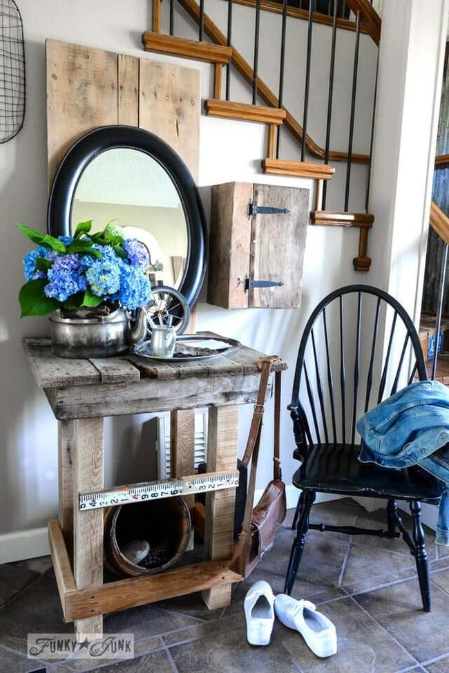 Weathered Pallet Wood Entryway Table