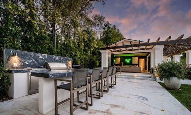 Seamless Indoor Outdoor Kitchen Flow