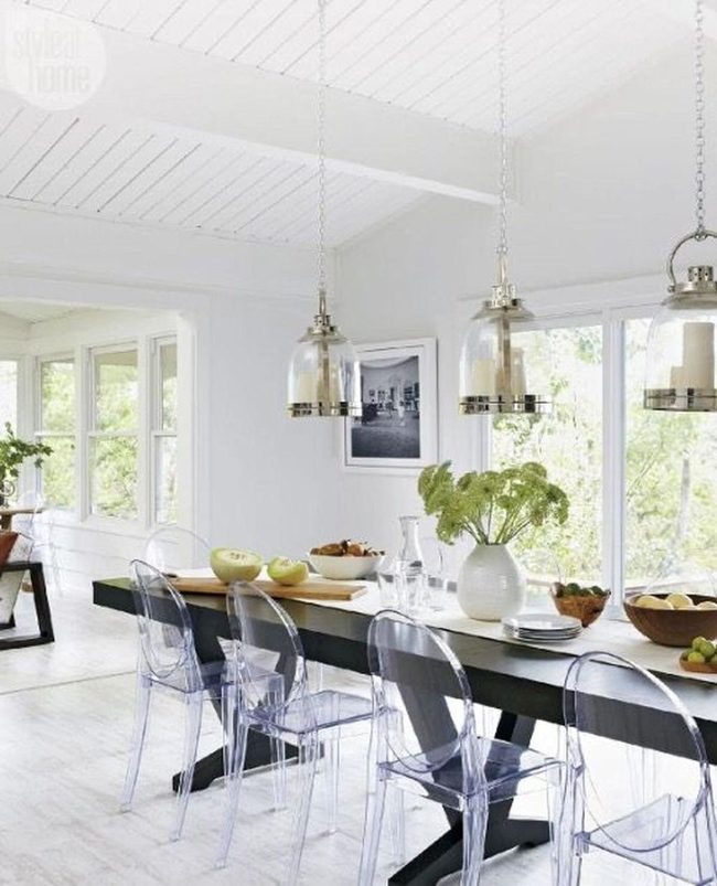 Sunlit Modern Dining With Living Greenery