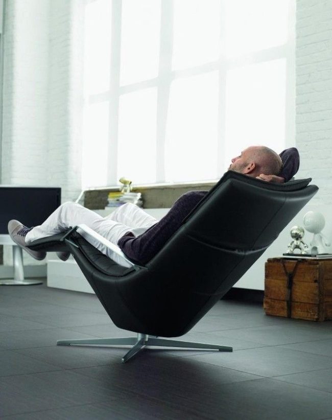 Sculptural Lounger With Integrated Massage Technology