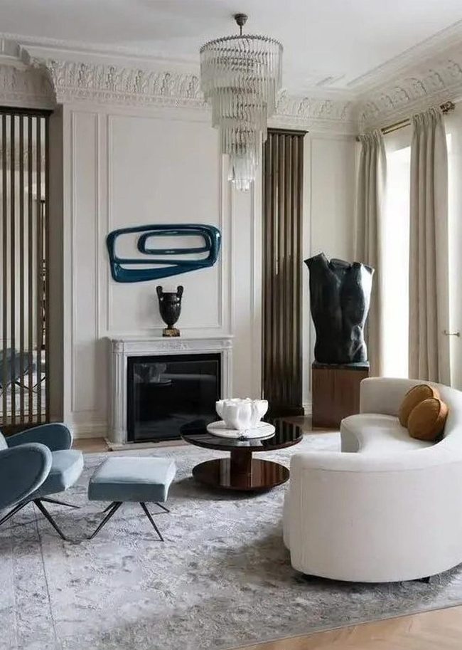 Light-Filled Sophistication With Dark Wood Elegance