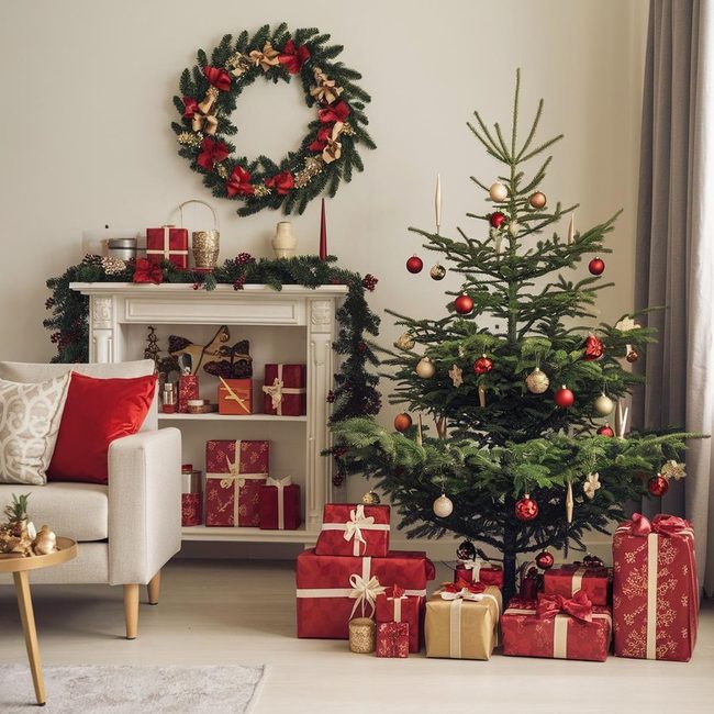 Red and Gold Gift Stack Statement
