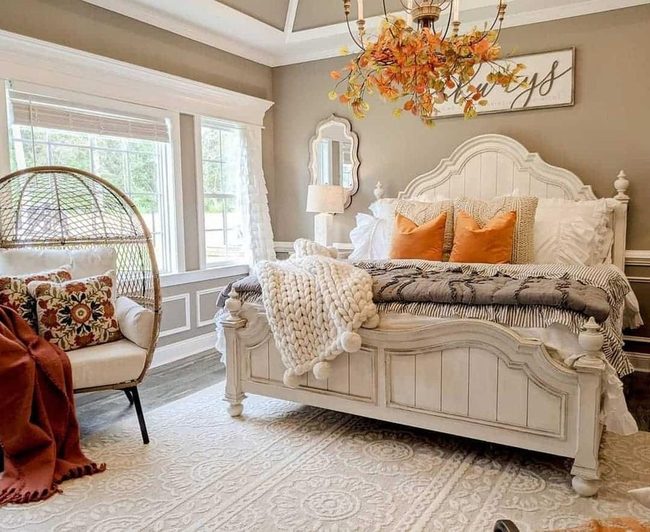 Ivory Shiplap Bed Farmhouse Bedroom