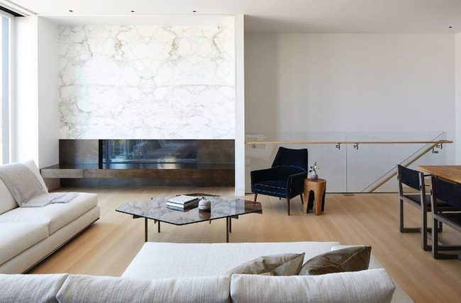 Floor-To-Ceiling Marble Statement