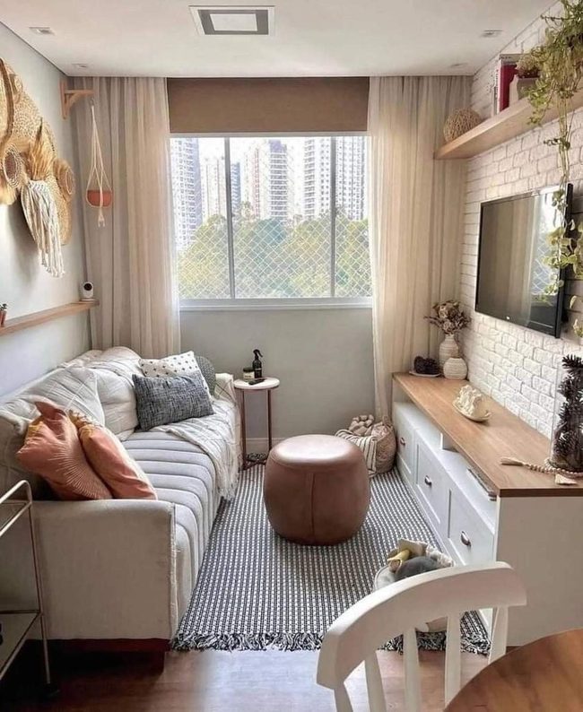 Sunlit Minimalism With Wooden Warmth