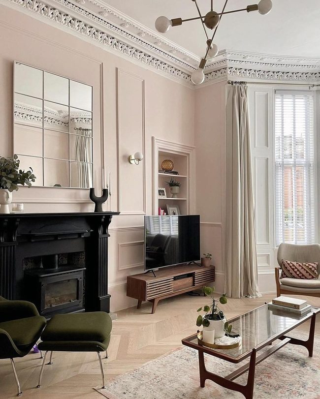Deep Green Accents Meet Modern Minimalism