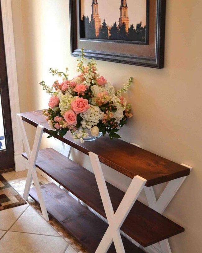 Bold Artwork Welcomes Guests Home