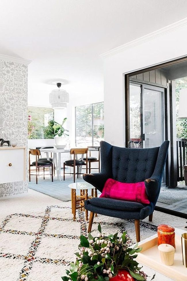 Deep Blue Chair Pink Statement