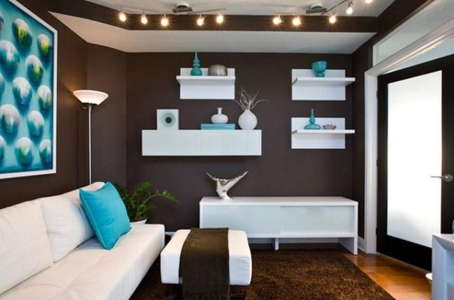 Dark Wood, Turquoise, White Contrast