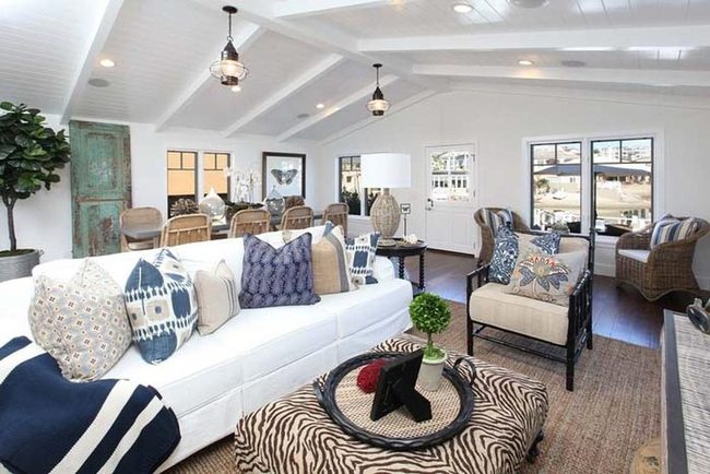 White Beams, Open Spaces