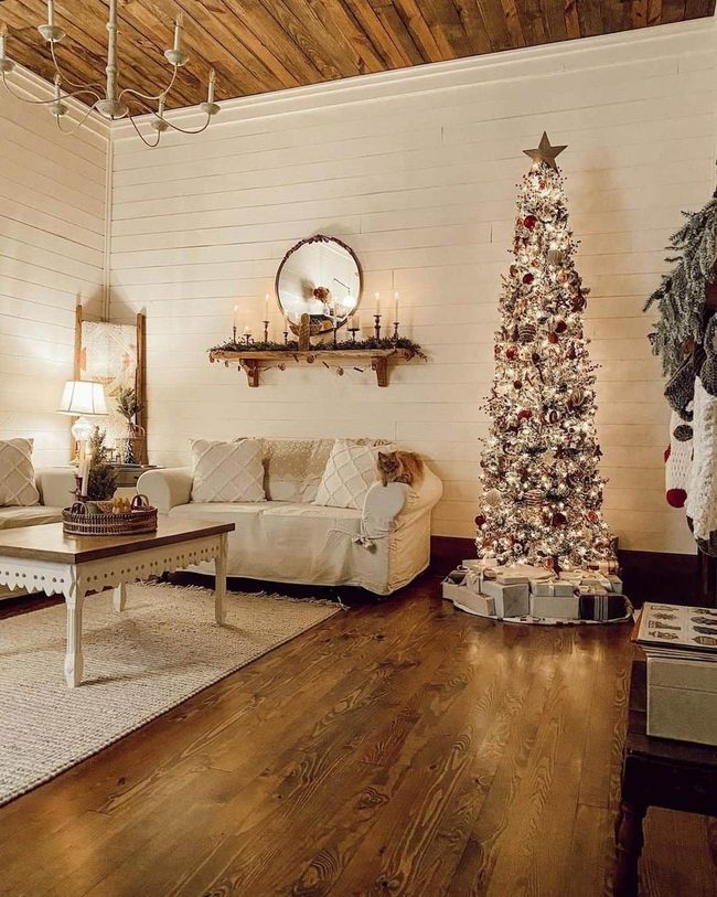White Shiplap Christmas Tree Center