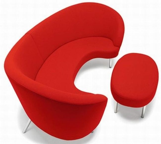 Crimson Curves Command Attention