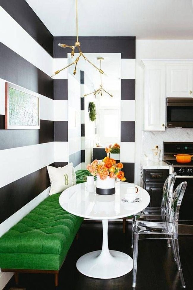 Black Stripes Green Bench Gold Light