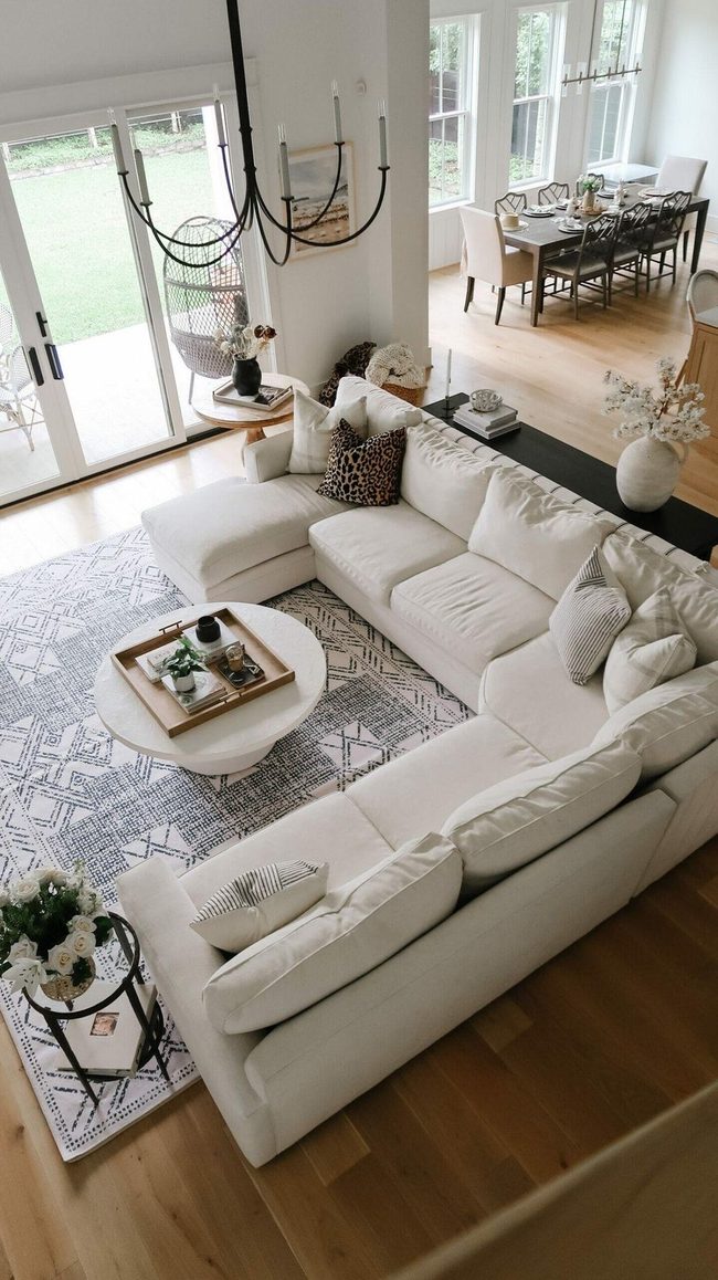 Large Sectional Light-Filled Living Space