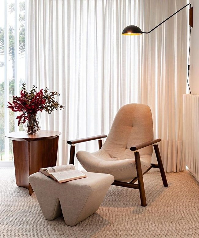 Curved Wood Mid-Century Elegance