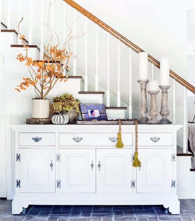 Seasonal Entry Table Styling