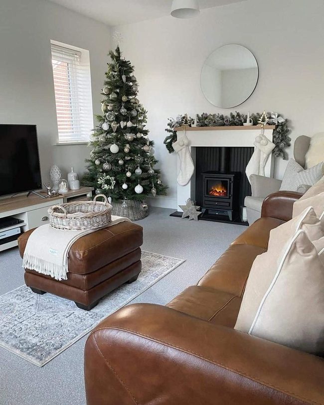 Brown Sofa, White Christmas Calm