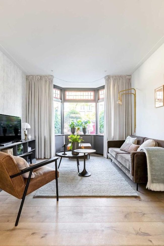 Sunlit Cream Room With Brown Leather