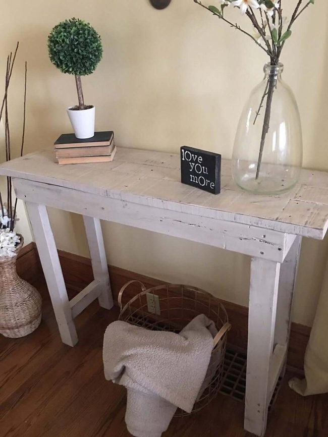 White Distressed Pinewood Farmhouse Table