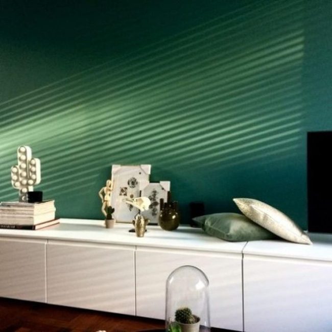 Green Walls, Natural Light, Calm