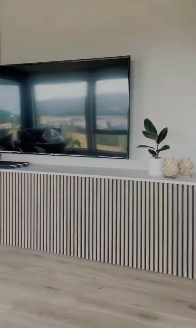 Wall-Mounted Screen With Natural Light