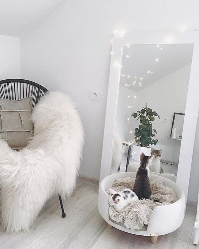 Sparkle-Edged Mirror Expands Small Spaces