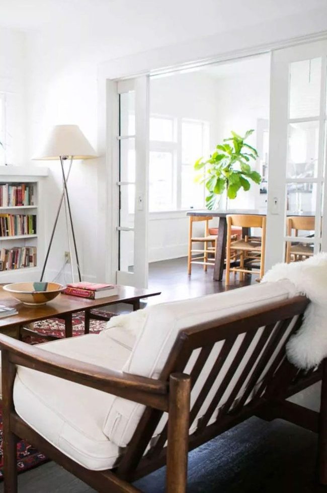 Glass Panels Define Modern Spaces