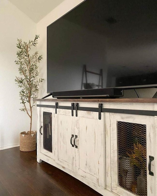 Black Rail Sliding Doors Hide Modern Clutter