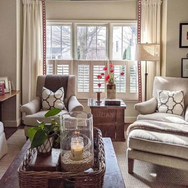 Maroon Stripes Frame Beige Seating