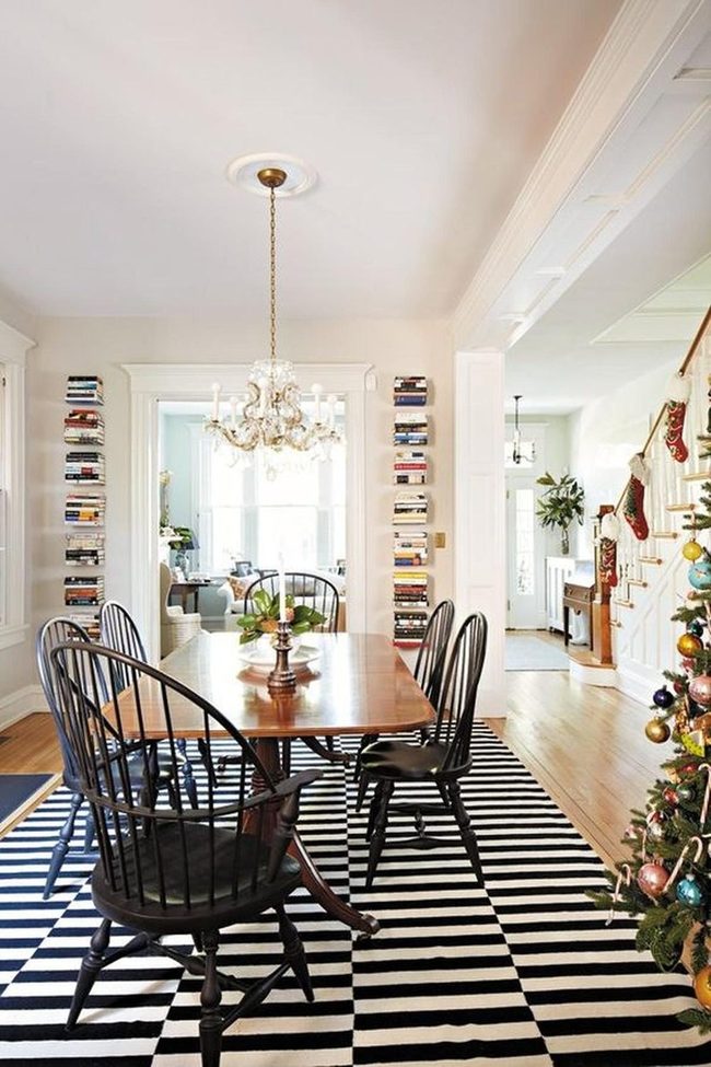 Black Striped Rug Dining Elegance