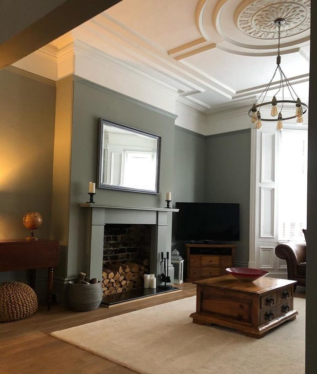 Green Walls With Ceiling Details
