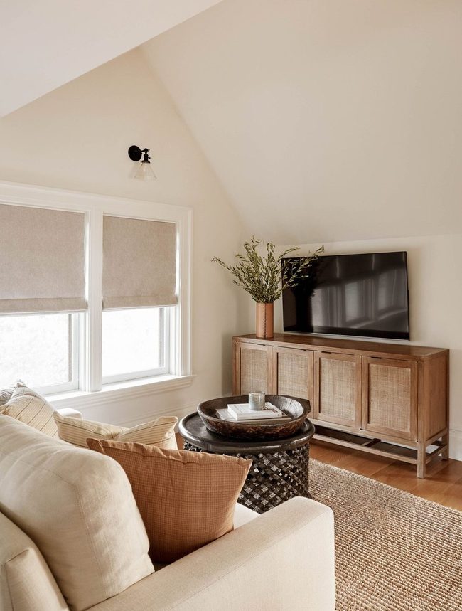 Wall-Mounted Tv Clean Space