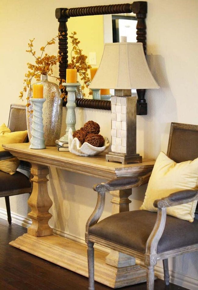 Carved Wood Entry Set With Curved Legs