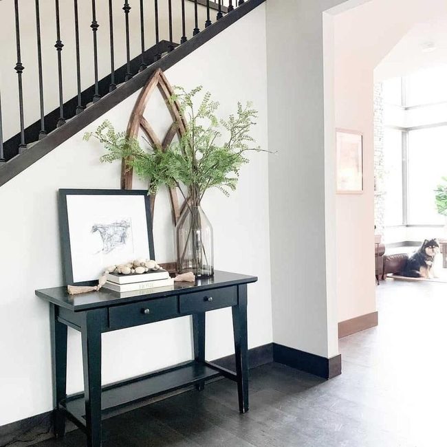 Black Wood Table With Leafy Glass Statement
