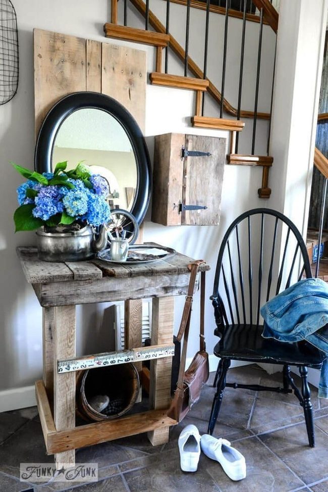 Wood Grain Entryway Statement