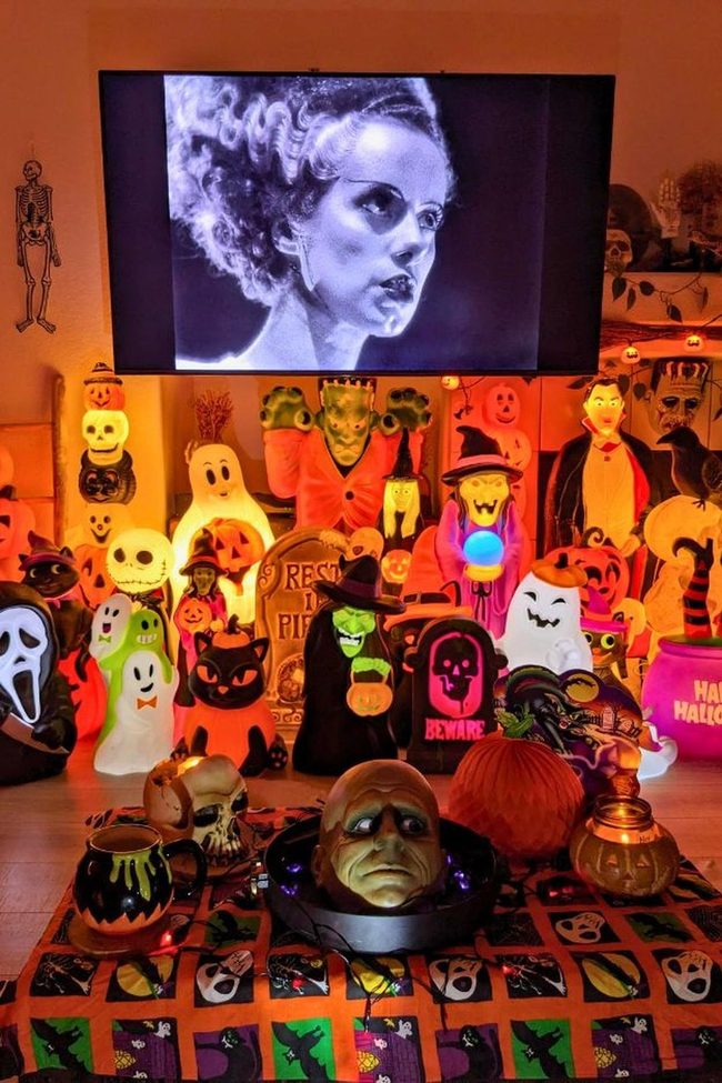 Orange Vintage Monster Collection Sitting Room