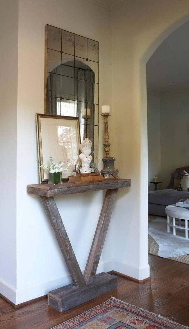 V-Shaped Base Entry Table
