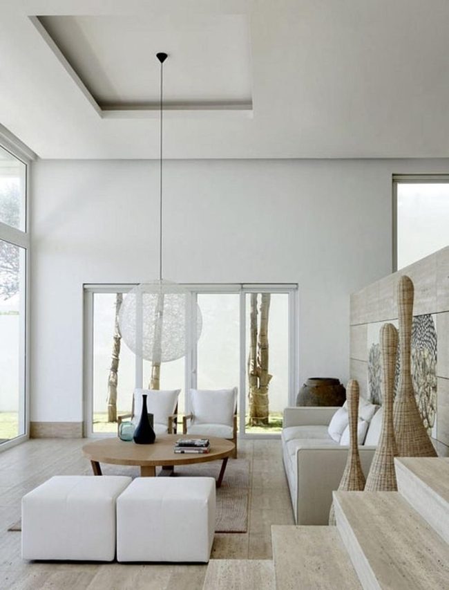 Soaring Ceilings With Natural Light