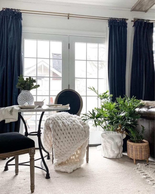Black Curtains Define Modern Living