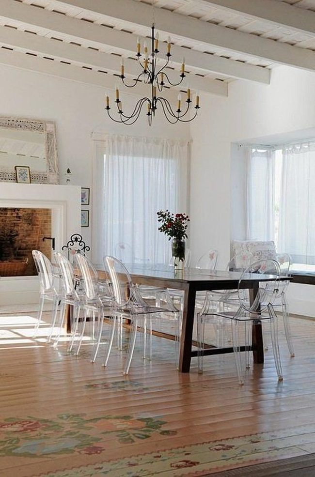 White Light Dining With Wood Warmth