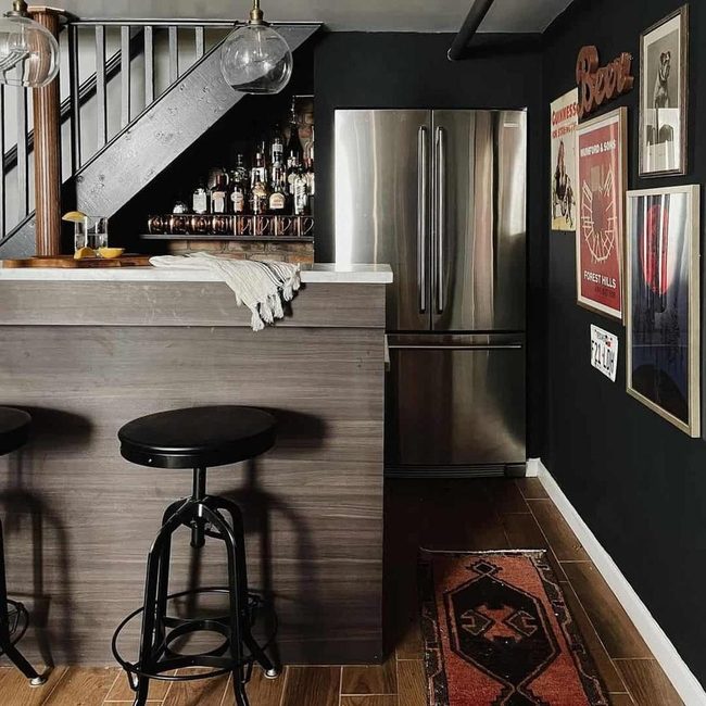 Dark Wood Meets Bright White Counter