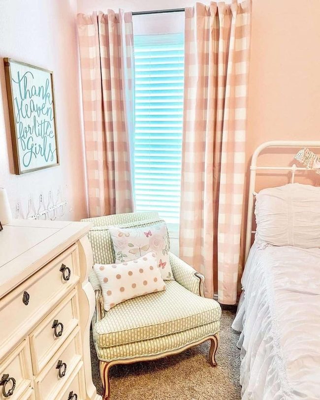 Pink Walls With Vintage Green Chair